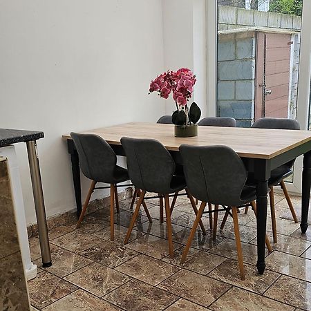 The Crescent, 3 Bed House With 2-3 Parking Spaces, Great For Contractors And Family Greenhithe ภายนอก รูปภาพ