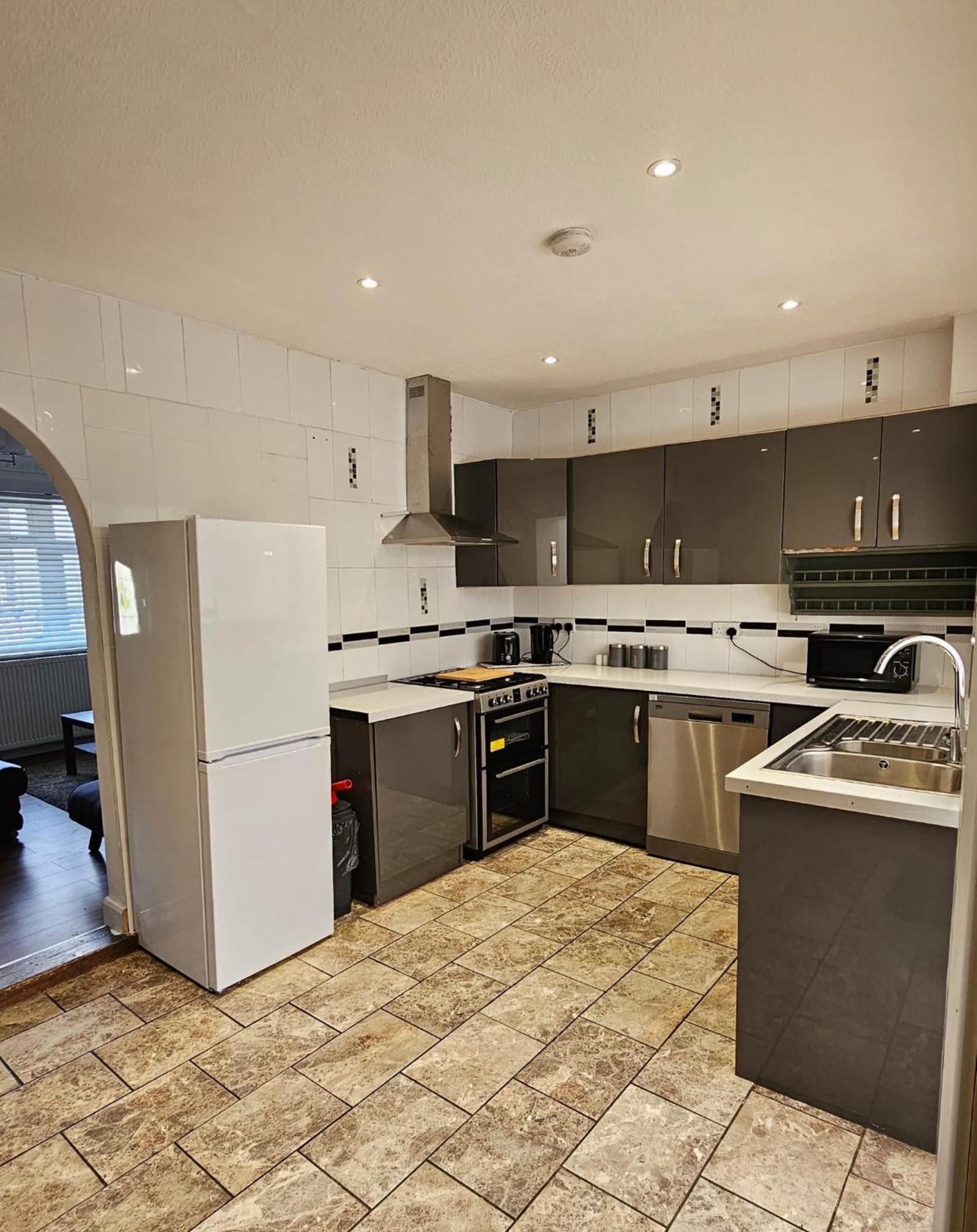 The Crescent, 3 Bed House With 2-3 Parking Spaces, Great For Contractors And Family Greenhithe ภายนอก รูปภาพ
